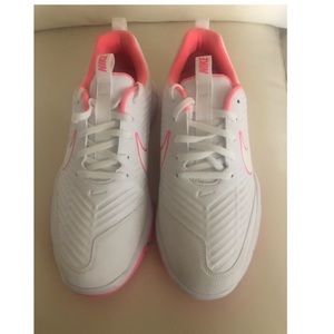 BRAND NEW 
Nike Women's Explorer 2 Spikeless Golf Shoes AA1846-100 Size 10 US